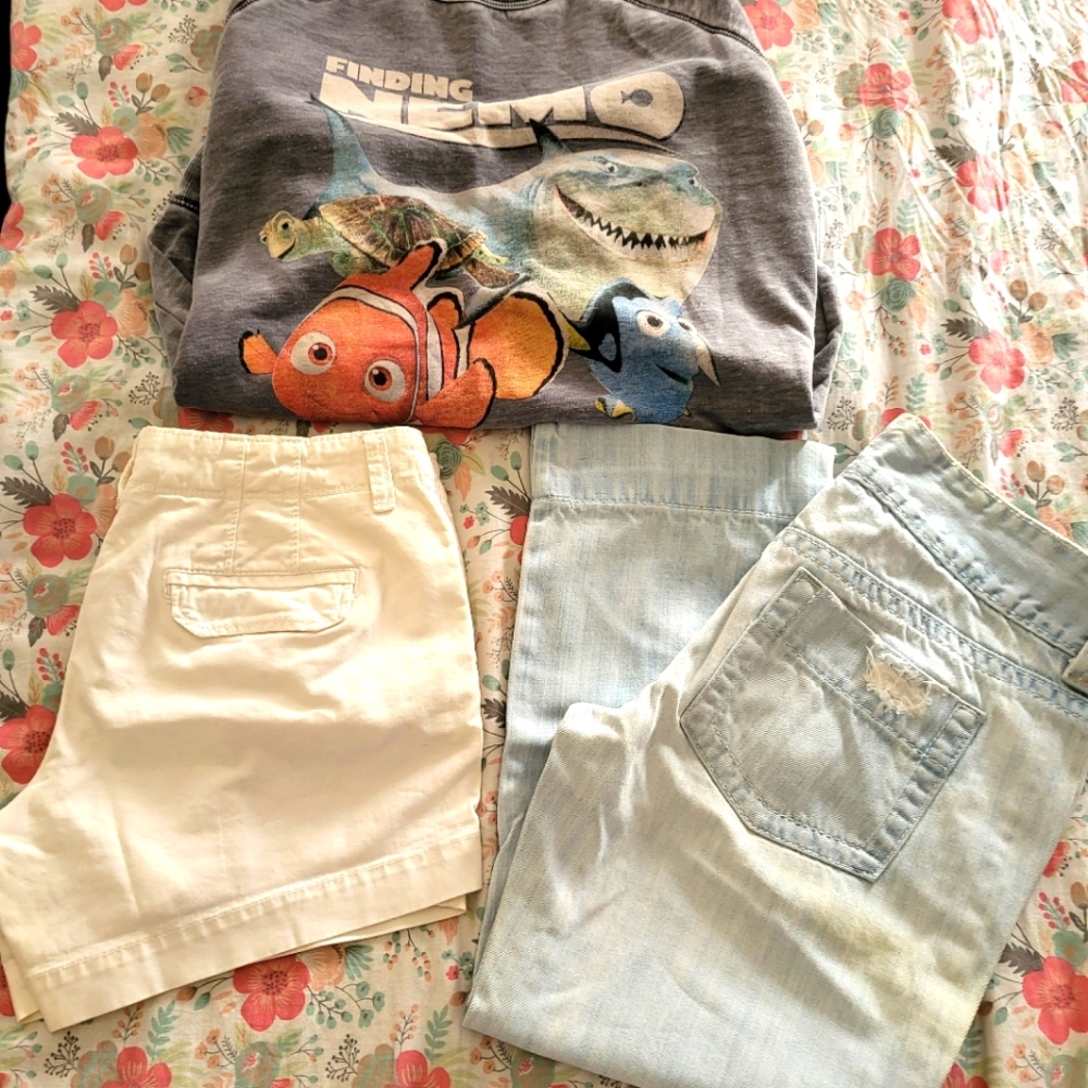 Old navy capri & shorts size 2.